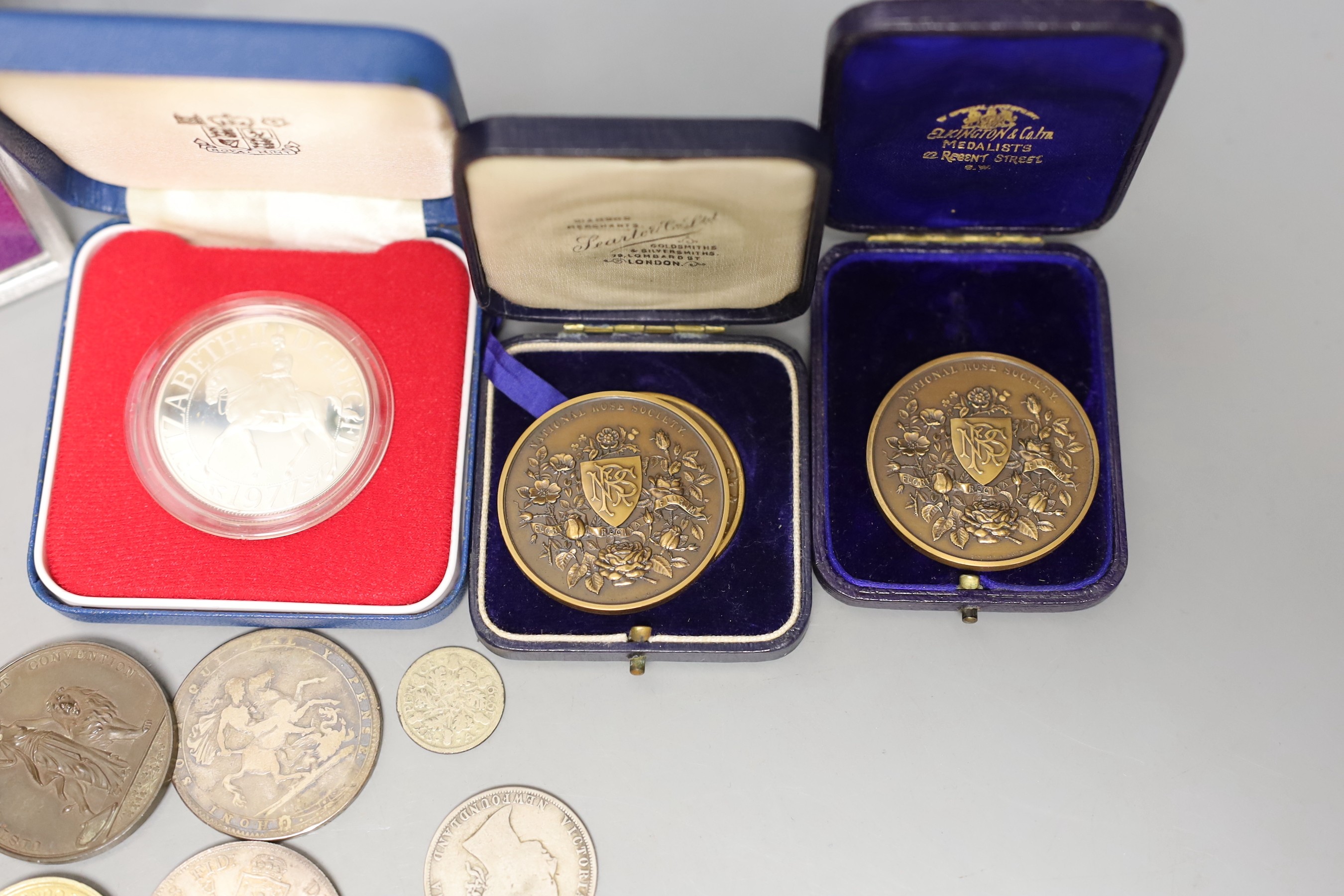 A small mixed collection of commemorative and other coinage